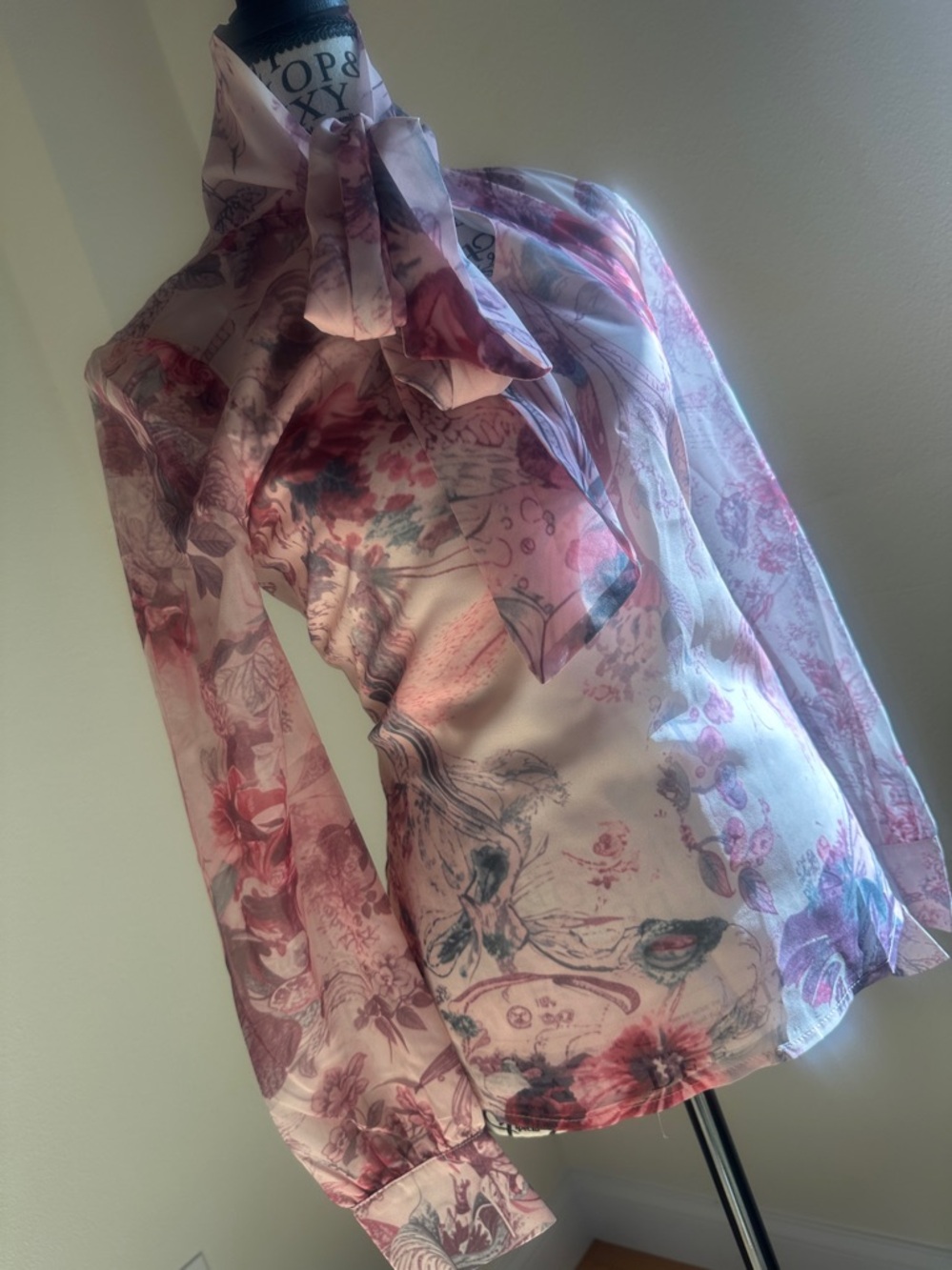 FuTario Pink Floral Silk Scarf